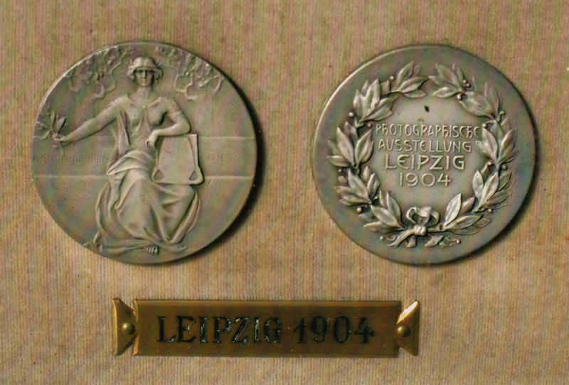 Datei:Hugo-hinterberger-medaillen-4.jpg