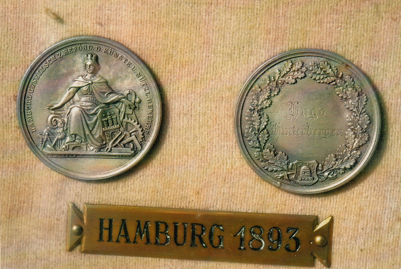 Datei:Hugo-hinterberger-medaillen-2.jpg