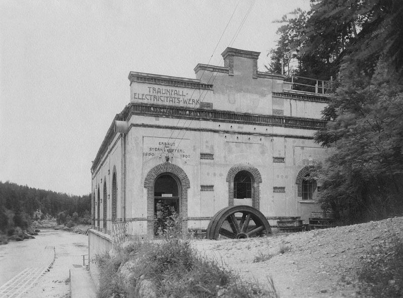 Datei:Wasserkraftwerk-traunfall-1902-unterhalb-des-traunfalls.jpg