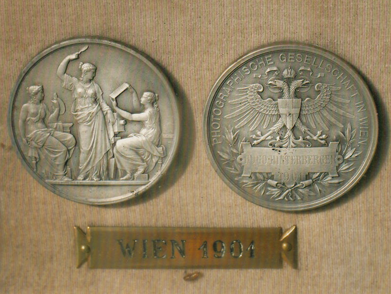 Datei:Hugo-hinterberger-medaillen-8.jpg