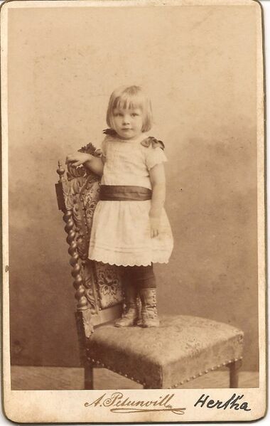 Datei:Hertha-frank-ca-1892.JPG