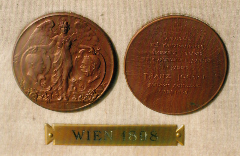 Datei:Hugo-hinterberger-medaillen-10.jpg